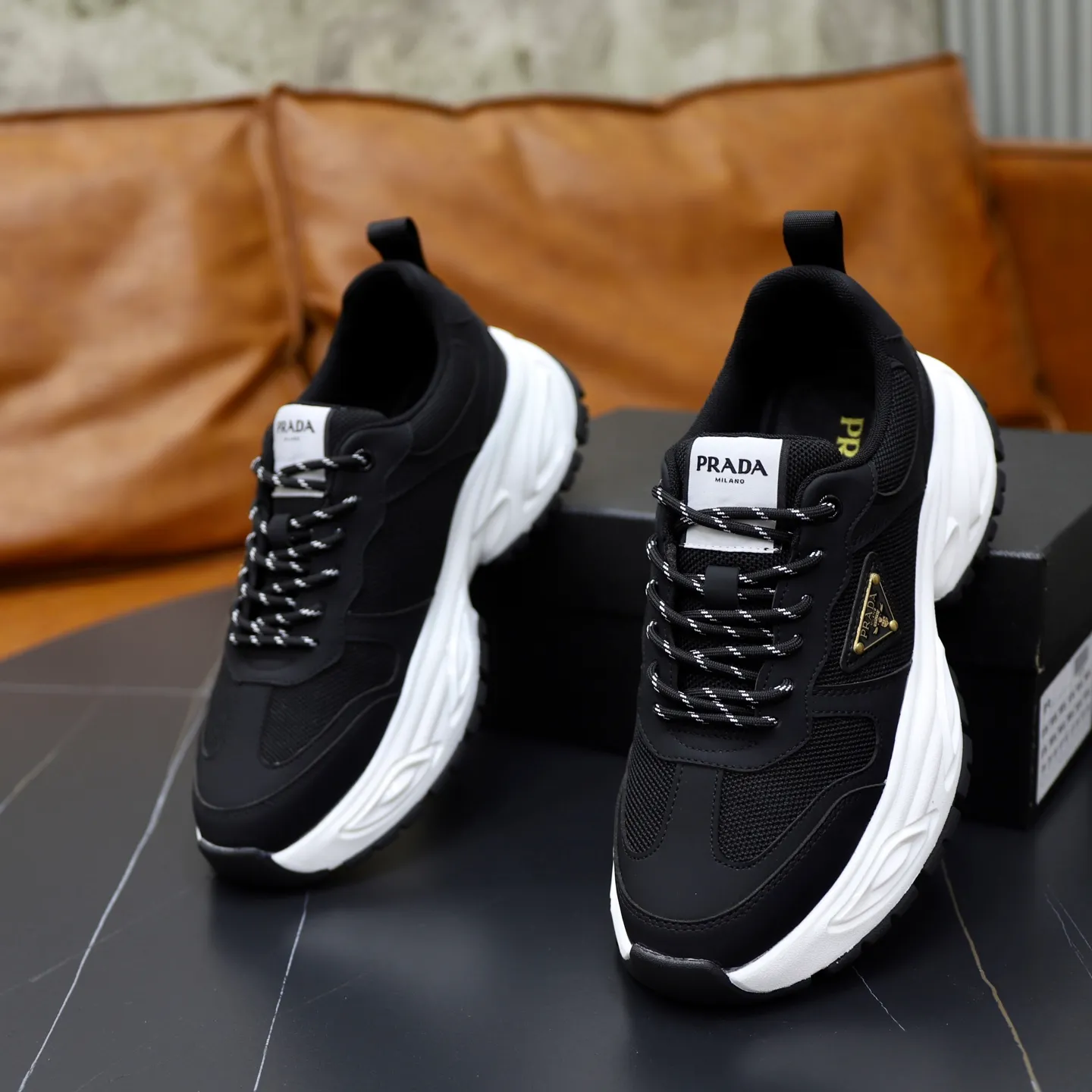 Ex-factory price: 462💰🙅‍♂️🙅‍♂️🙅‍♂️ Brand: PRADA Standard code: 38-44 (45 customized) Grade: Same as the official website Material: Original material splicing Comfortable and breathable lining Lightweight and wear-resistant sports outsole Style category: Men's fashionable casual shoes Running sneakers Distinguished luxury brand elements Top luxury Color: actual picture color